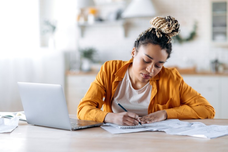 Students who listen to music while studying have a higher GPA: poll